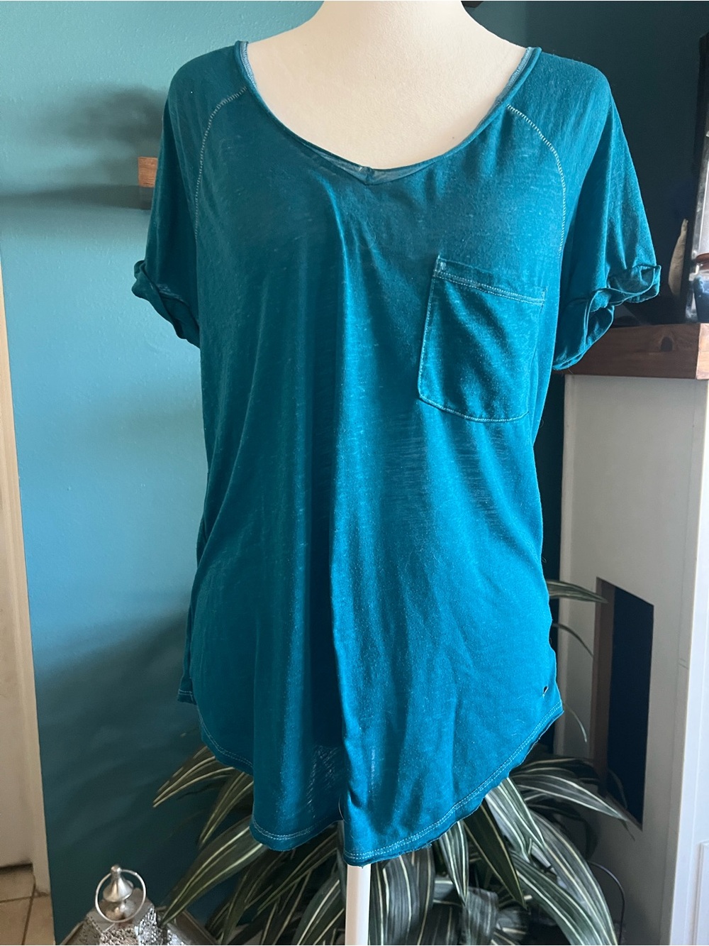 American Eagle Outfitters Teal Short-Sleeve Pocket Tee